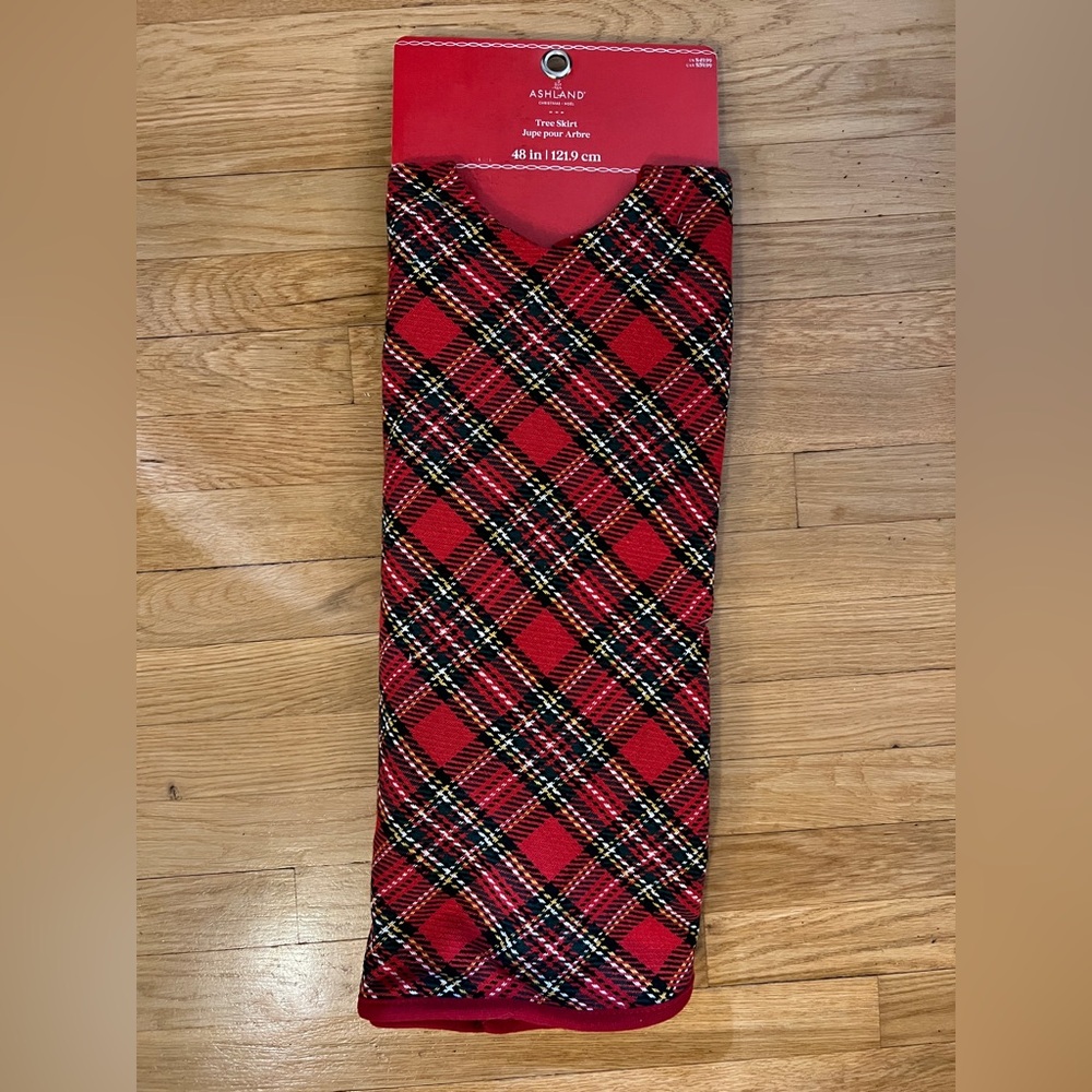 TREE SKIRT: 4ft Plaid Ashland Tree Skirt